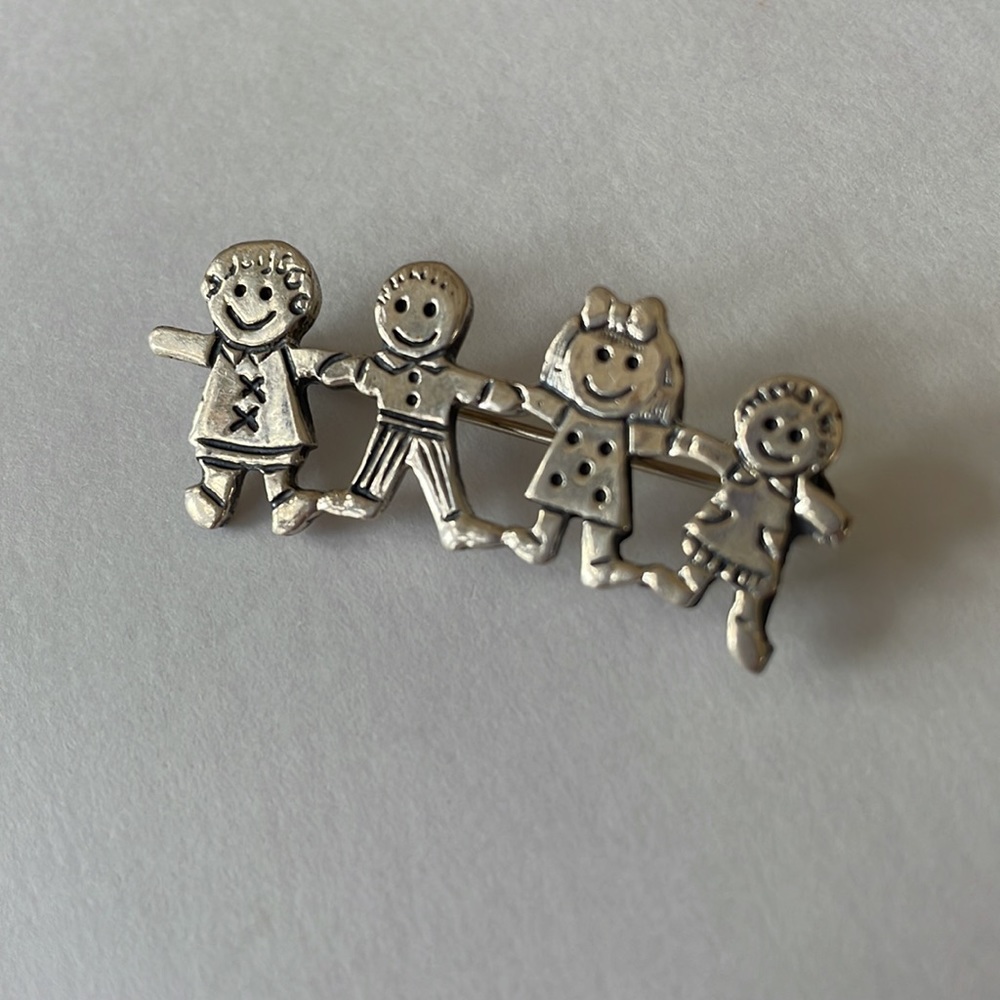 Family brooch mom dad girl boy sterling